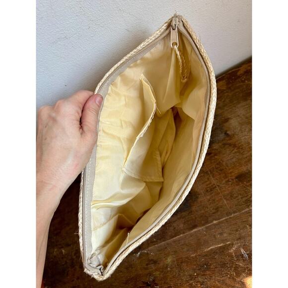 Vintage 80's Straw Clutch | Vintage Handbag - Picture 5 of 6